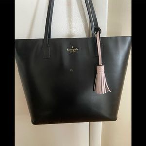 Tote Kate spade bag look at the pic before you buy